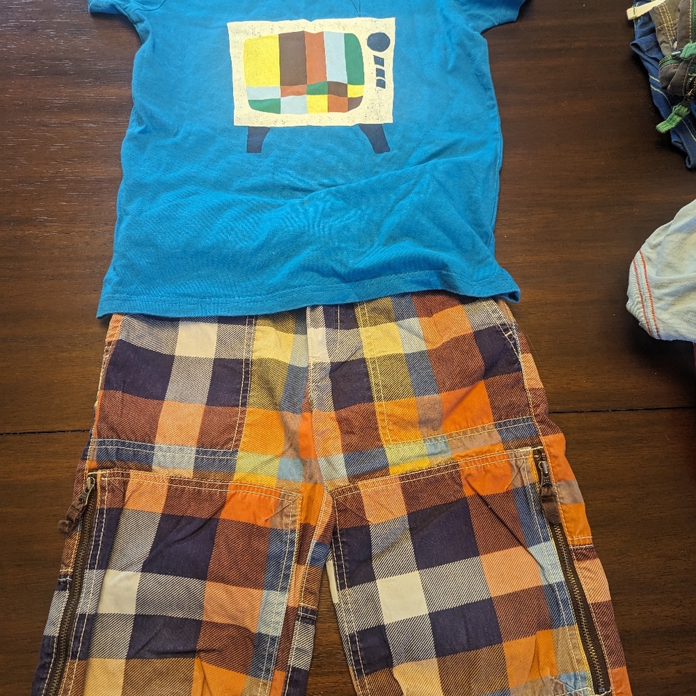 Johnnie B tv t-shirt and plaid mini Boden cargo shorts
